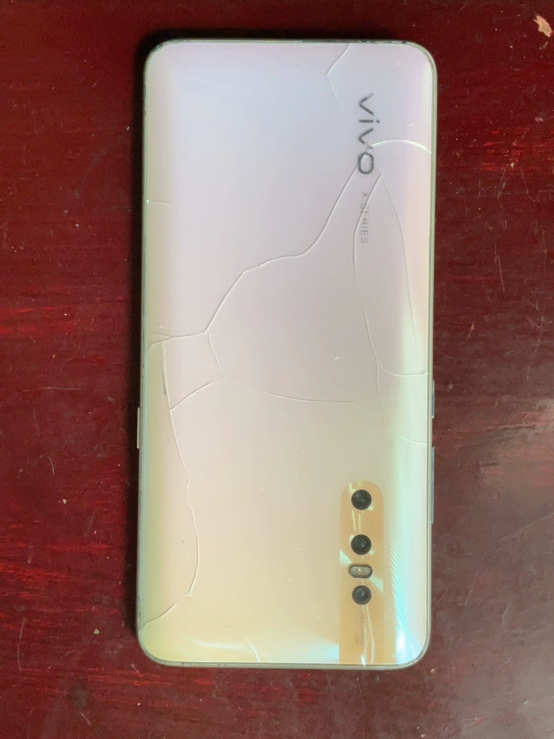 vivox27 内存8+128 功能正常，后壳碎， 升降摄像头，拍照清楚，使用流畅 用于工作机，备用机，学习机，老年机 功能正常 成色如图